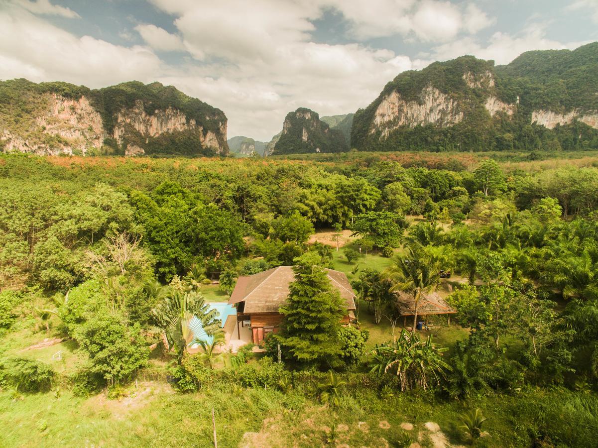 Villa Paraiso - 4 Bedroom Traditional Thai Pool Villa Ban Nong Thale エクステリア 写真